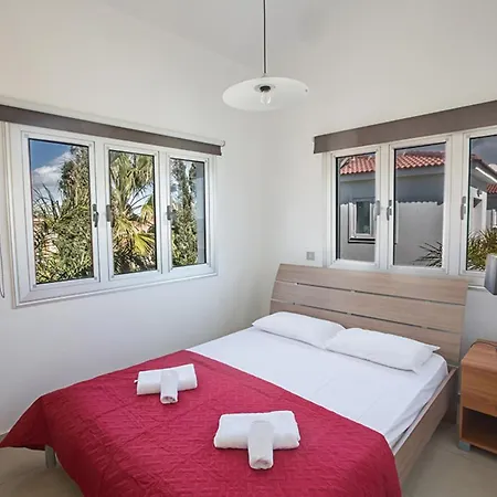 Vilă Beautiful 5 Star Holiday In A Prime Location In Sotira, Book Early To Secure Your Dates, Sotira 1298