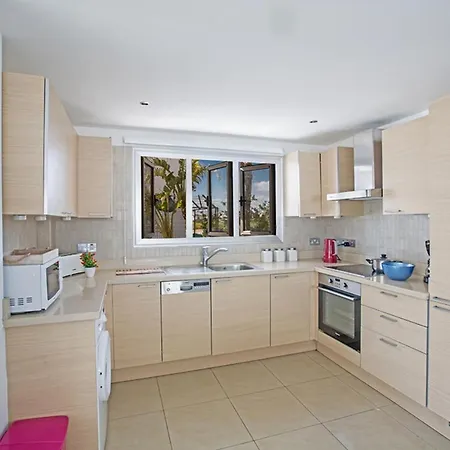 Beautiful 5 Star Holiday In A Prime Location In Sotira, Book Early To Secure Your Dates, Sotira 1298 * Ajia Napa